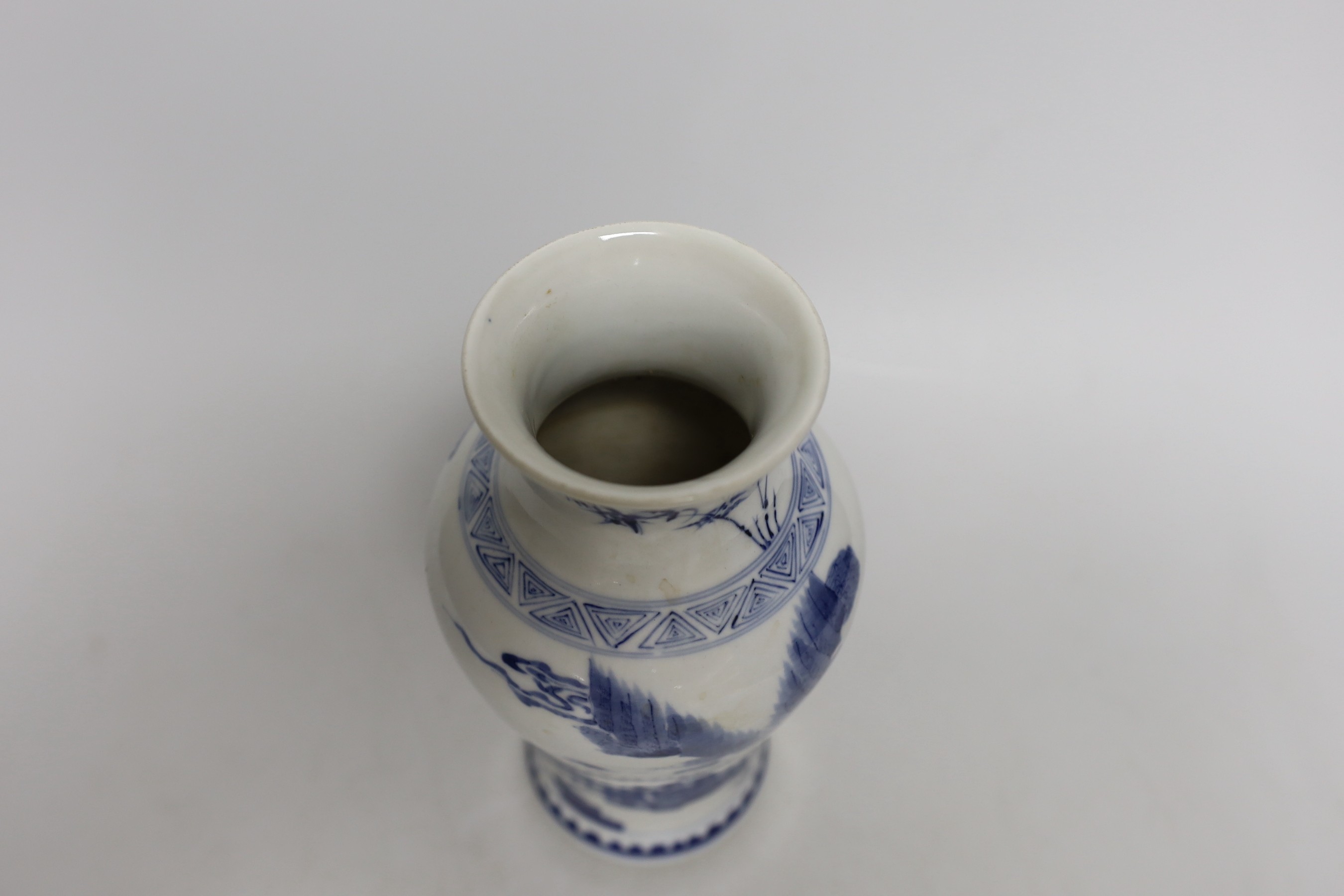 A Chinese blue and white vase, 20cm